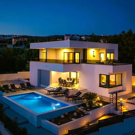 Luxury Dolce Vita, Sevid