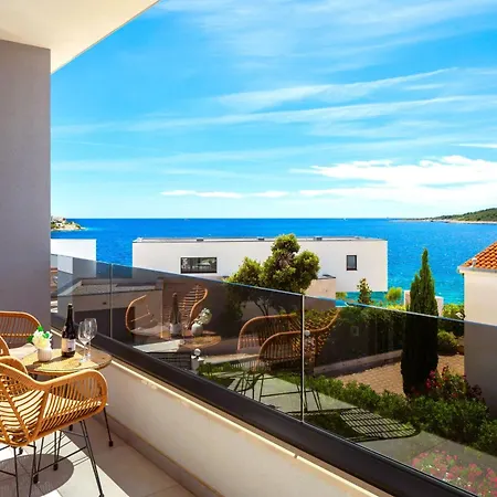 Luxury Beachfront Dolce Vita, Sevid