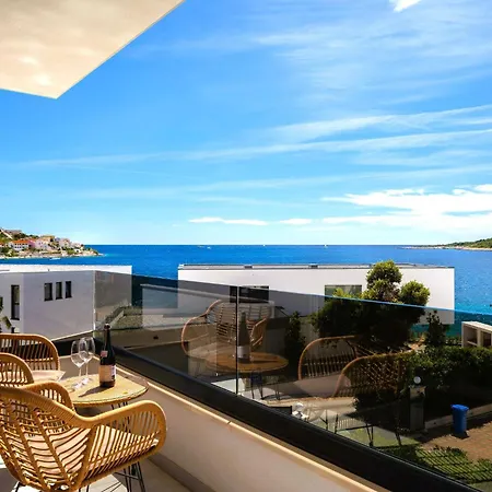 Luxury Beachfront Dolce Vita, * Sevid