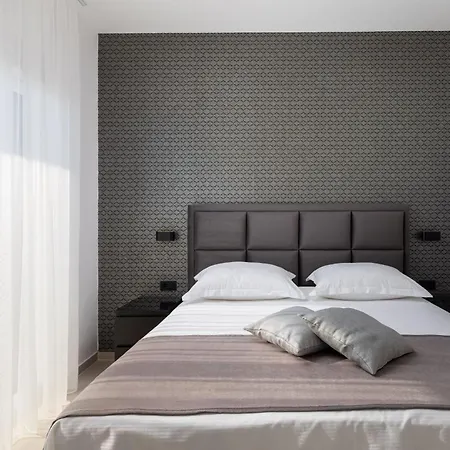 Villa Luxury Beachfront Dolce Vita, *