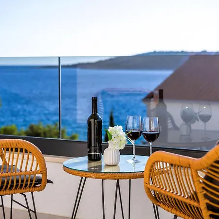 Villa Luxury Beachfront Dolce Vita, Sevid