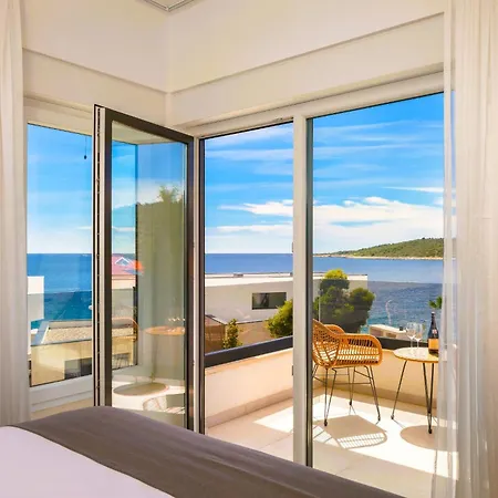 Luxury Beachfront Dolce Vita, Sevid