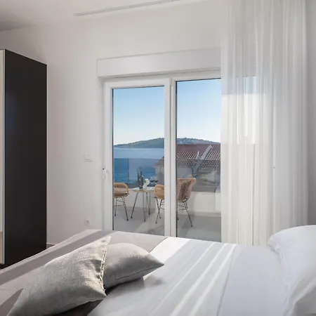 Dolce Vita, Villa