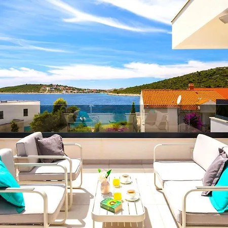 Dolce Vita, Villa