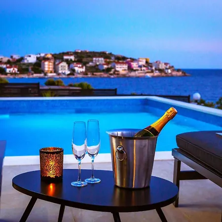 Luxury Beachfront Dolce Vita, Villa Sevid