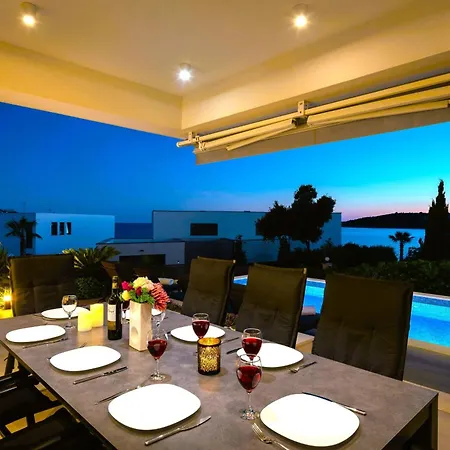 Luxury Beachfront Dolce Vita, Sevid