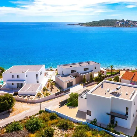 Luxury Beachfront Dolce Vita,