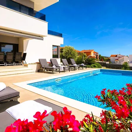 Villa Luxury Beachfront Dolce Vita, Sevid