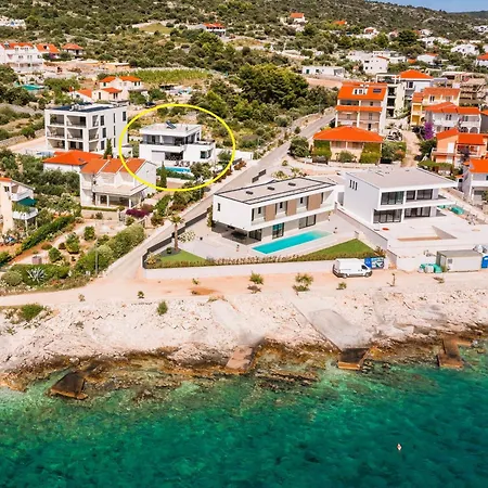 Luxury Dolce Vita, Вилла Севид